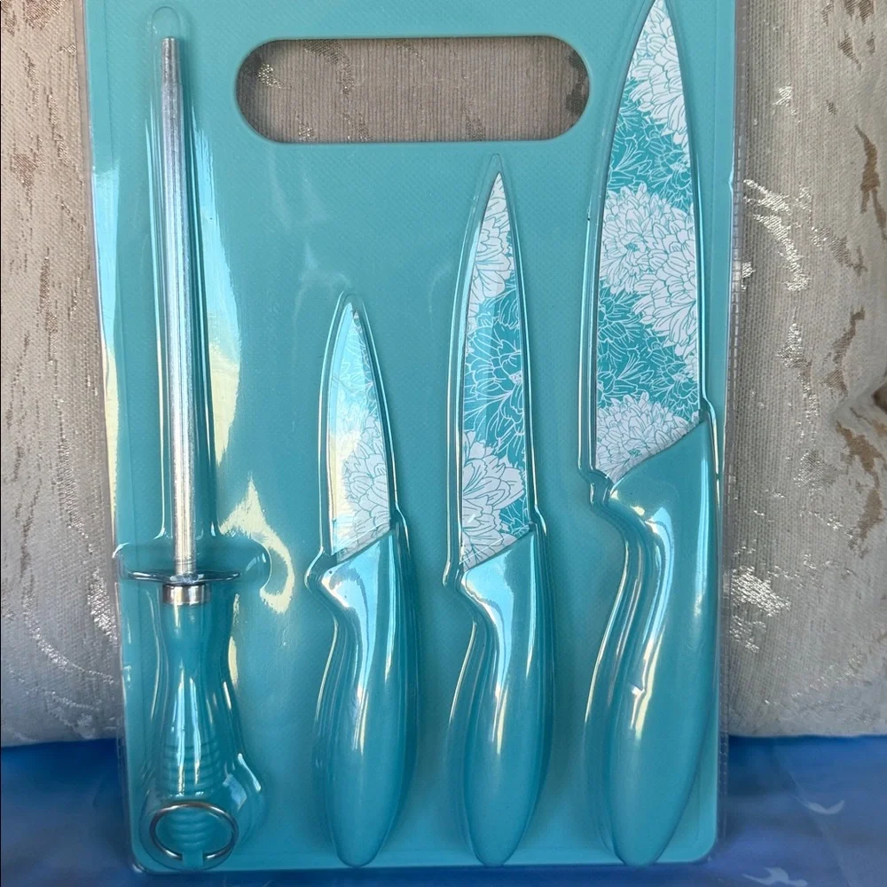 Daisy Fuentes Teal 5 PC Cutting Mat & Knife Set with Floral Design